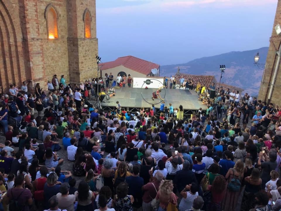 A Pollina Il Valdemone Festival Del Teatro Di Strada Madonielive