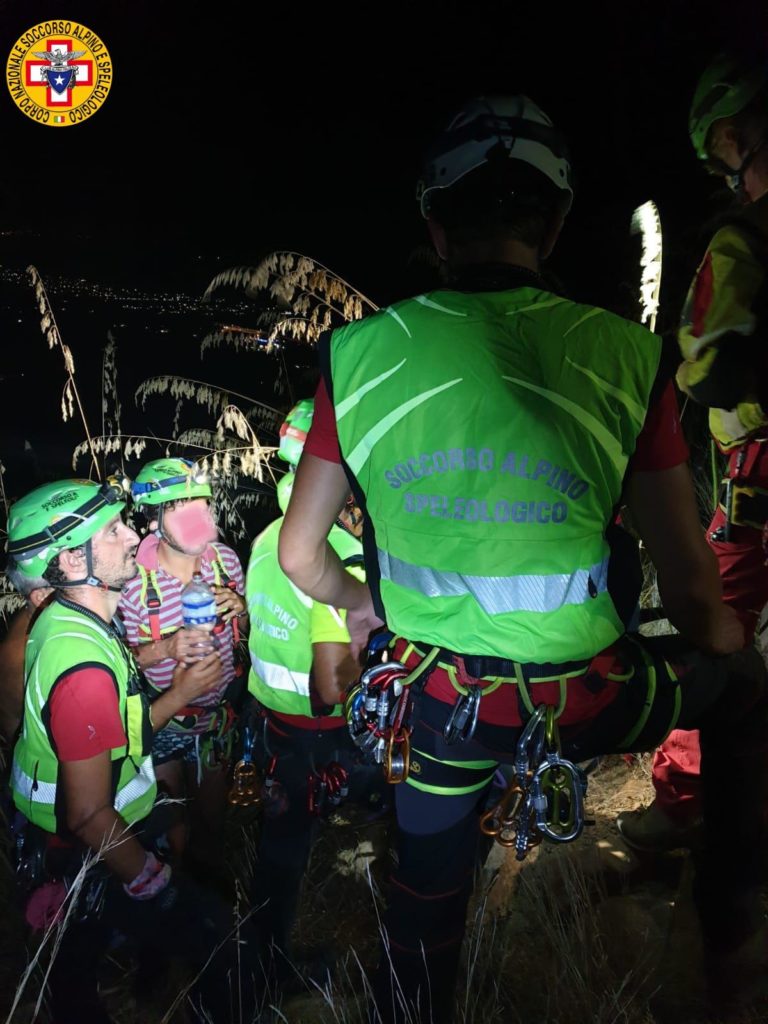Lascari, scivola in una scarpata di 200 metri: recuperato dal Soccorso Alpino