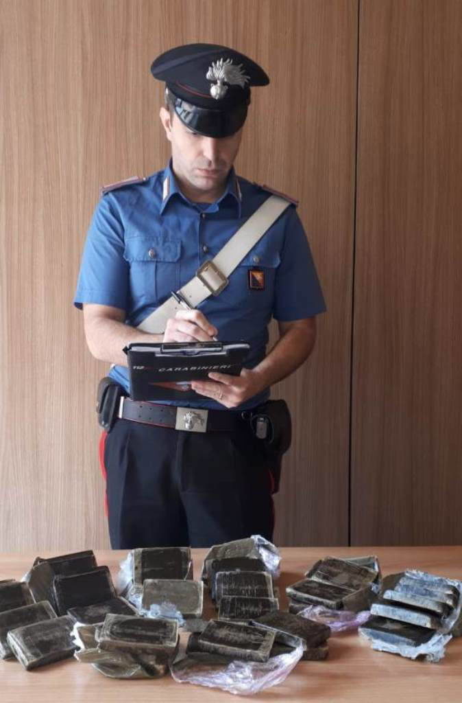 Droga in casa, arrestato dai Carabinieri