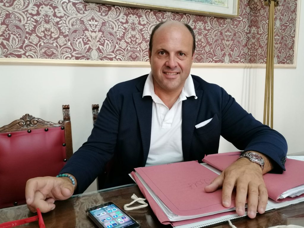 Trabia, si è dimesso il sindaco Ortolano:”sono indagato”