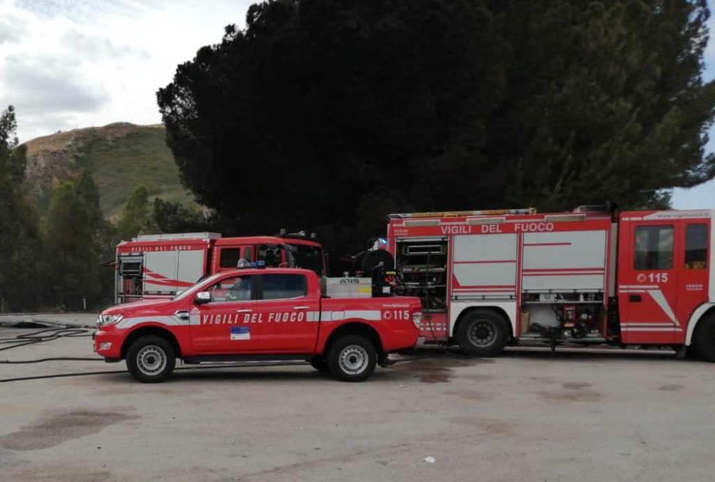A19 ,a fuoco un’auto,traffico bloccato