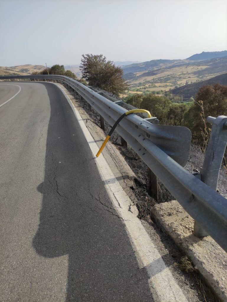 Madonie, il caldo  e gli incendi “piegano” anche i paletti che misurano l’altezza della neve