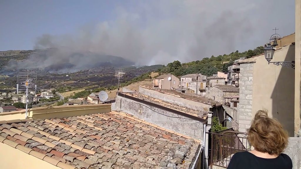 Incendio nelle Petralie: evacuata la Rsa dell’ex Convento