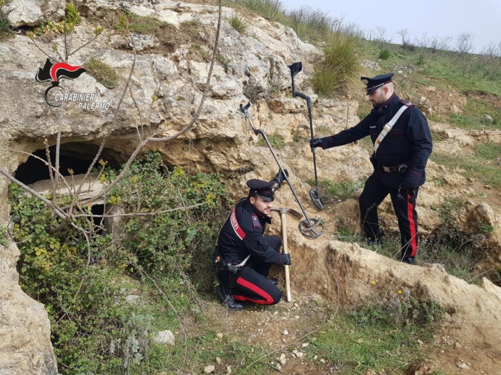 Furto di Beni culturali, 5 arresti dei Carabinieri