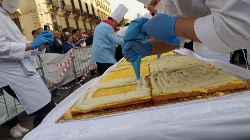 A Catania torta gigante Ristoworld per la solidarietà Telethon