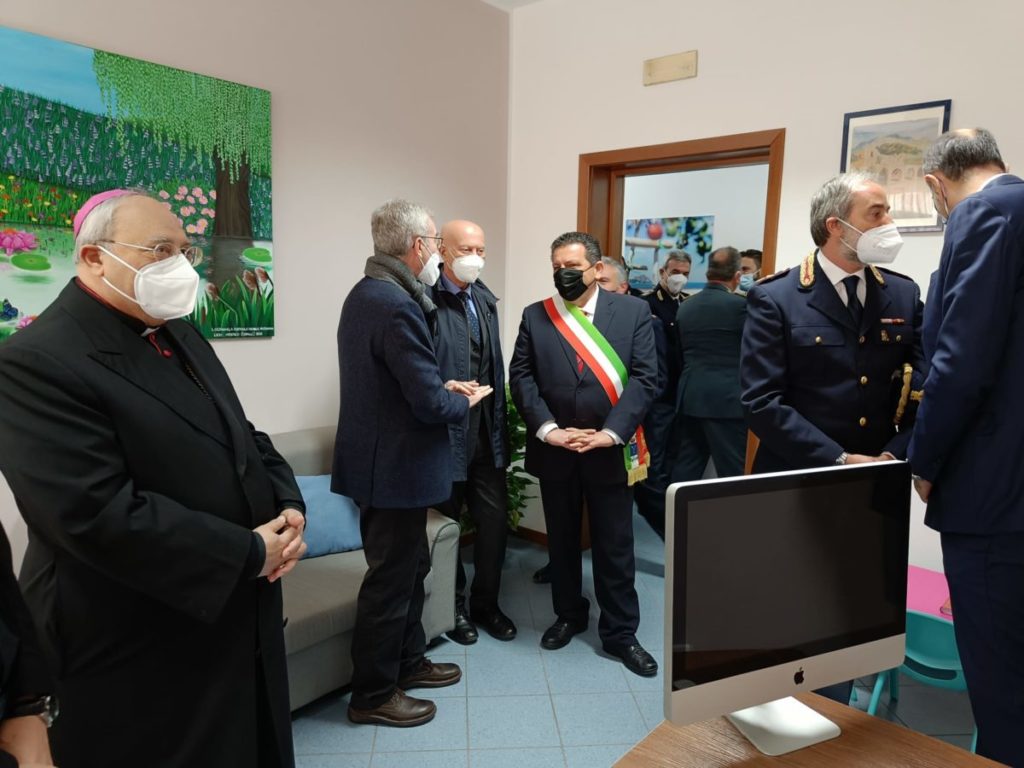 Cefalu’,il Vescovo Marciante all’inaugurazione della Stanza di Persefone