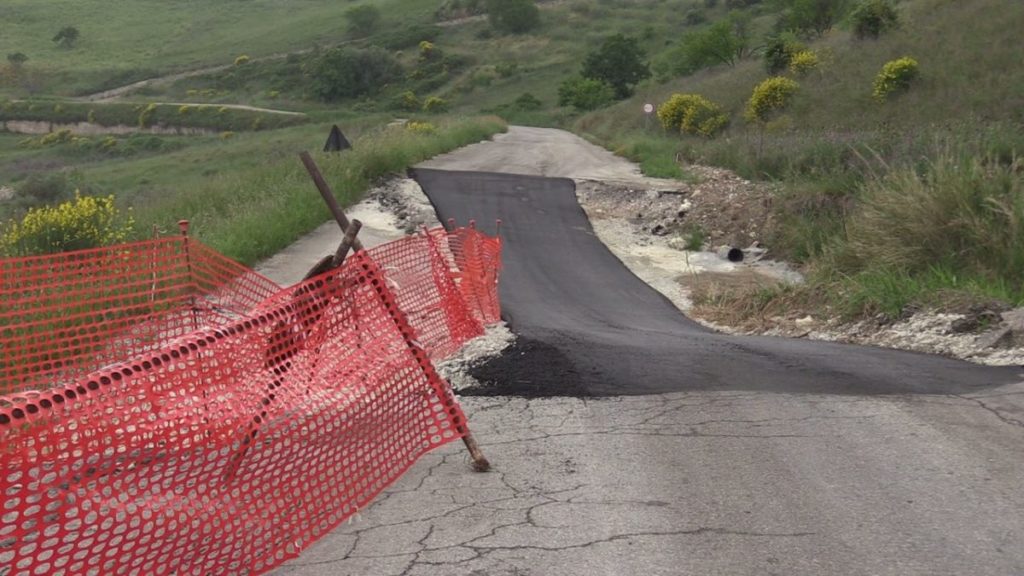 Madonnuzza-Petralia, due ordinanze per una…strada