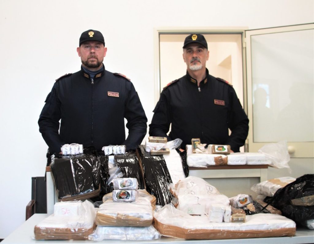 La Polizia ferma un palermitano incensurato con 70 KG DI hashish