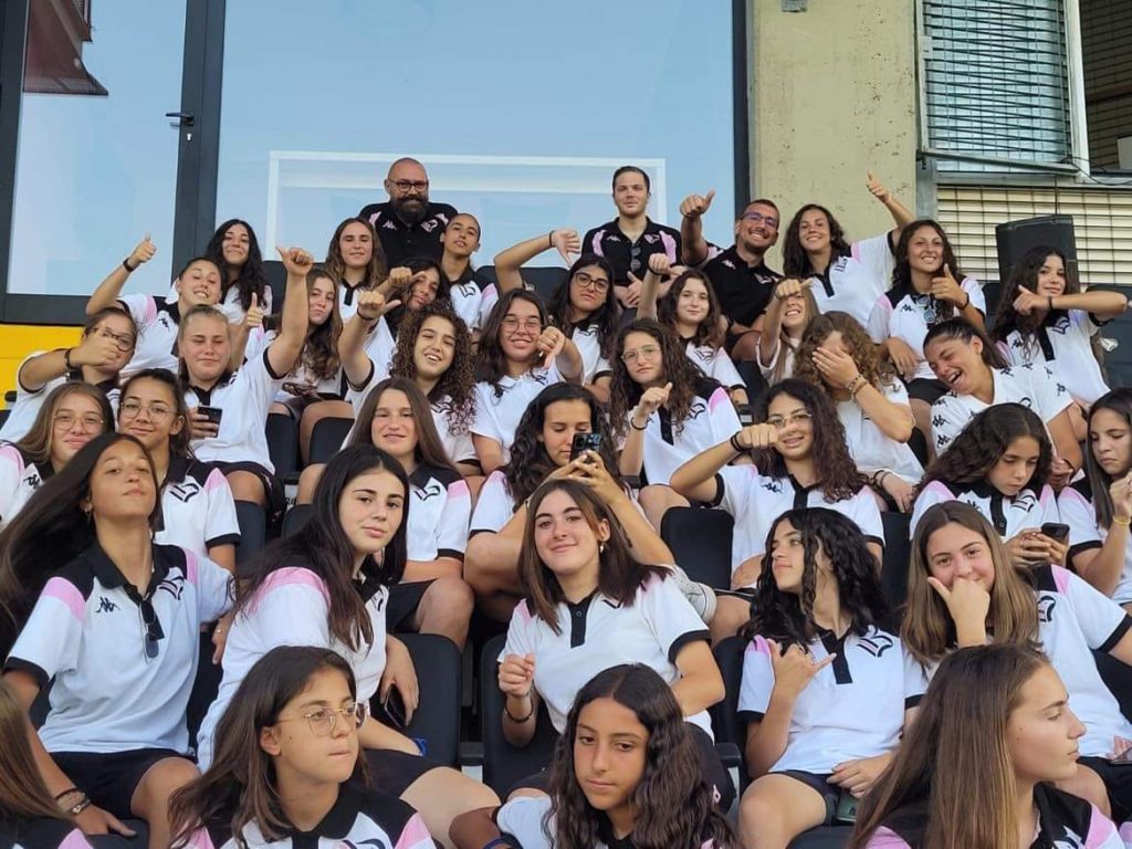 Palermo calcio femminile,il presidente Mirri premia le calciatrici