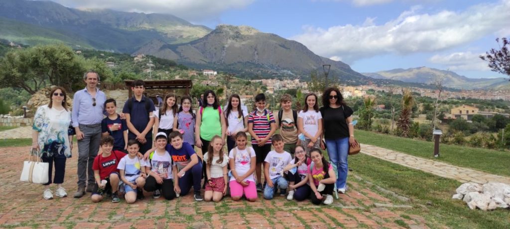 Castelbuono,l’ICS “F.sco Minà Palumbo” ha partecipato con la Scuola Primaria alla Festa delle Rose