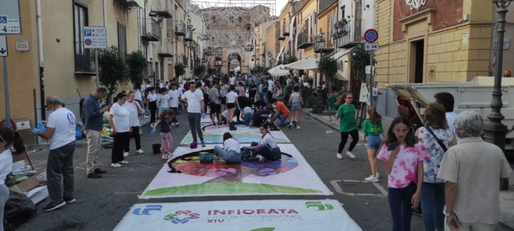 Castelbuono,consegnati gli attestati di partecipazione agli studenti che hanno lavorato al fianco degli infioratori 