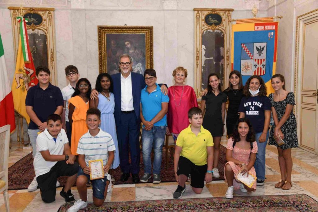 Il Presidente Musumeci incontra insegnante Giusy Di Criscio e studenti impegnati nello studio del dialetto