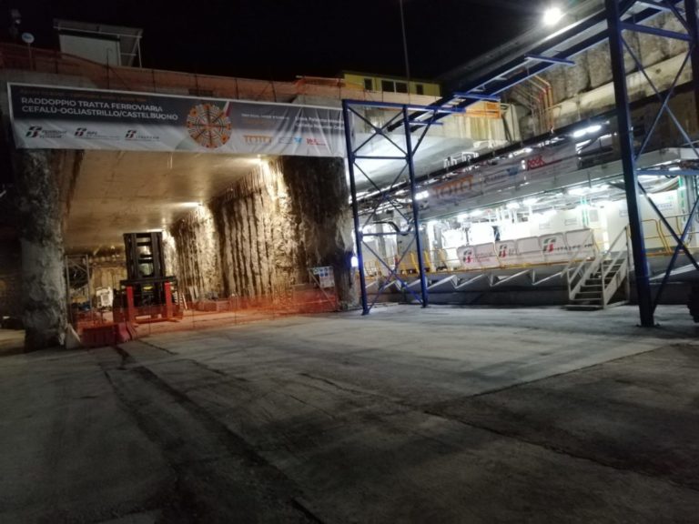 Cantiere Ogliastrillo-Castelbuono: licenziati 55 operai. Feneal, Filca, Fillea: “Licenziamento unilaterale. Ci opporremo in tutti i modi”.  Il 30  assemblea al campo base e il 6 dicembre incontro convocato da Rfi con la Toto Costruzioni e i sindacati