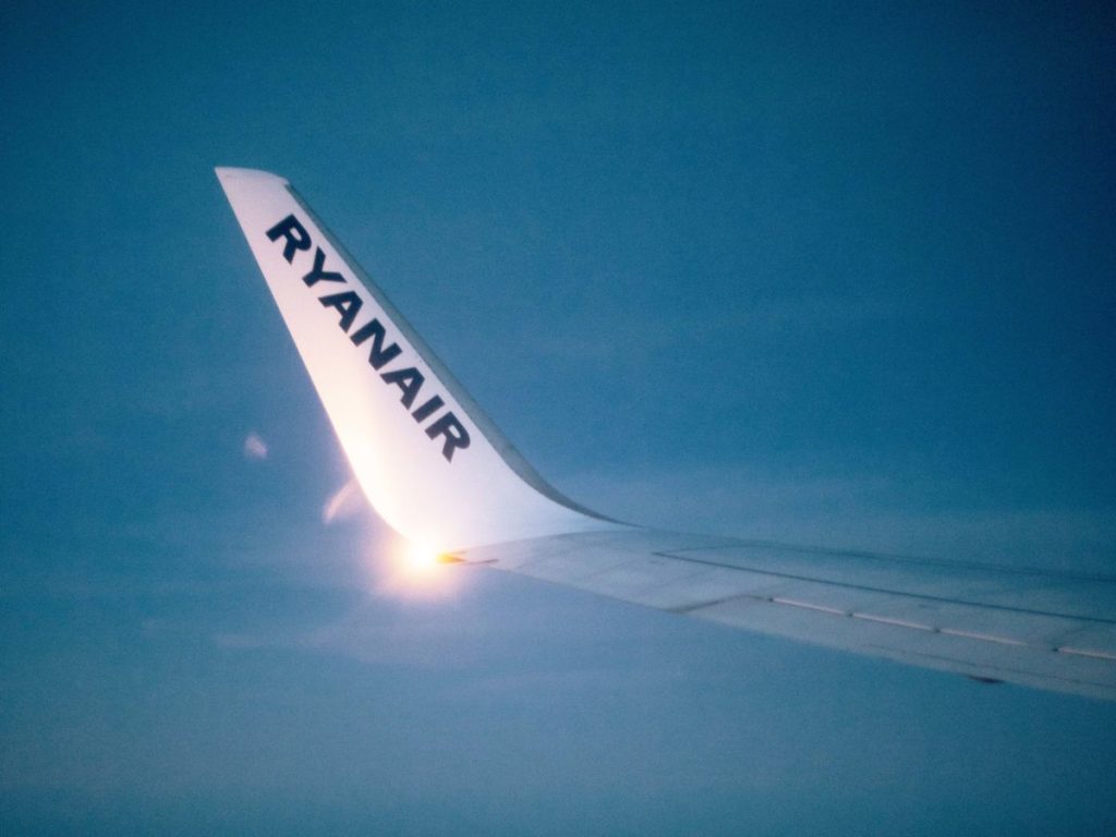 Caro voli, Schifani all’ad di Ryanair: «Spazzatura è vessare i siciliani con prezzi esorbitanti»