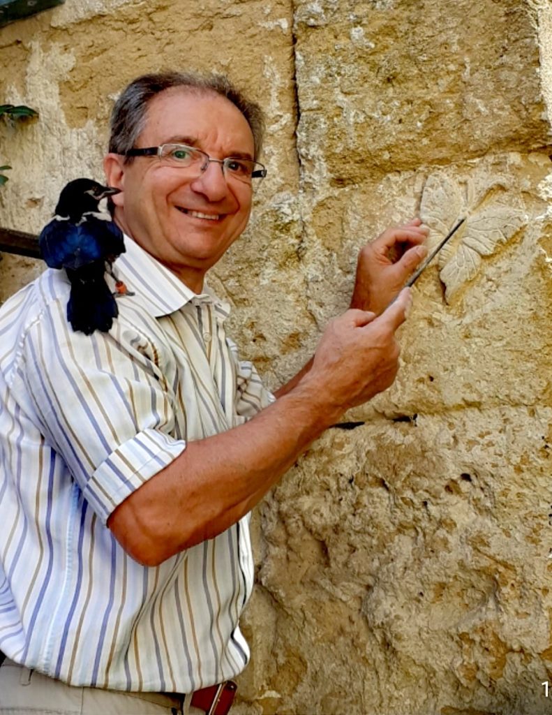 Lucio Inguaggiato,l’artigiano che lavora il legno e…le pietre