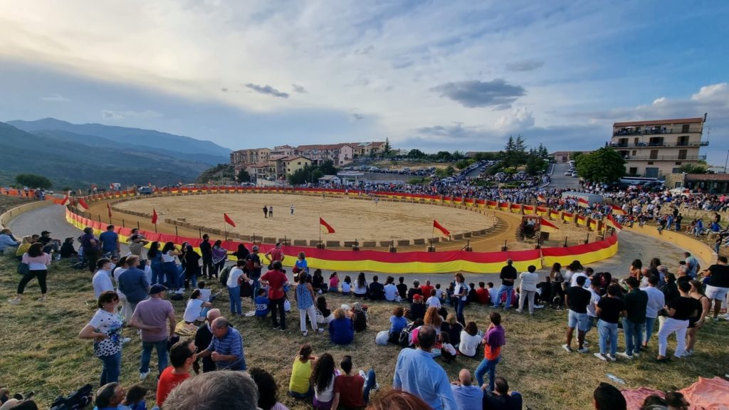Giovanni Corradino vince la Giostra dei Ventimiglia:in migliaia a Geraci Siculo per rivivere l’evento