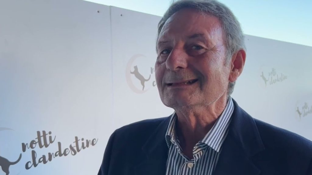 <strong>Felice Cavallaro alle “Notti Clandestine”: «Il mio romanzo è rivolto soprattutto ai ragazzi che non sanno o non erano nati e agli adulti che hanno rimosso o si sono voltati dall’altra parte»</strong>