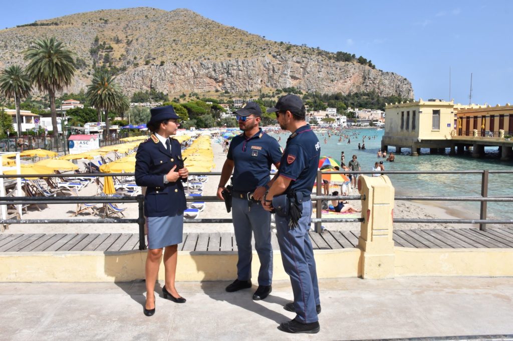 Serate danzanti non autorizzate, controlli e sanzioni della Polizia
