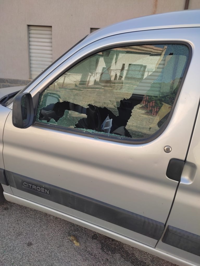 Bompietro,ignoti danneggiano l’auto di una vigilessa