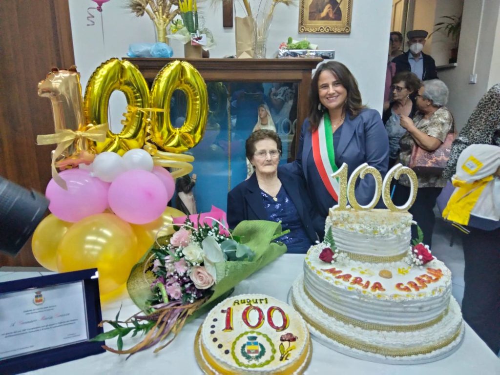 Castellana  Sicula,festa per 100 anni di nonna Grazia