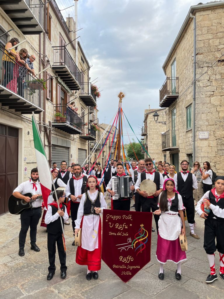 Trasferta calabrese per il Centro Studi Tradizioni Popolari gruppo folk “U Rafu” Terra del Sale