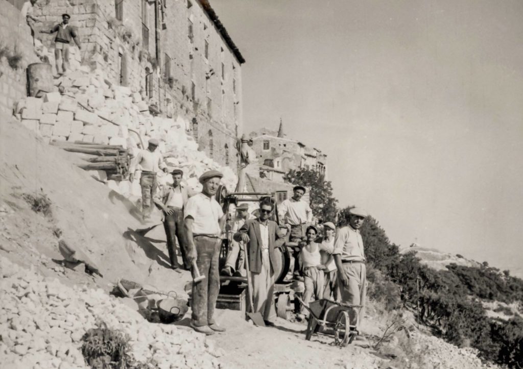 1953,costruzione archi della strada Petralia Soprana-Madonnuzza