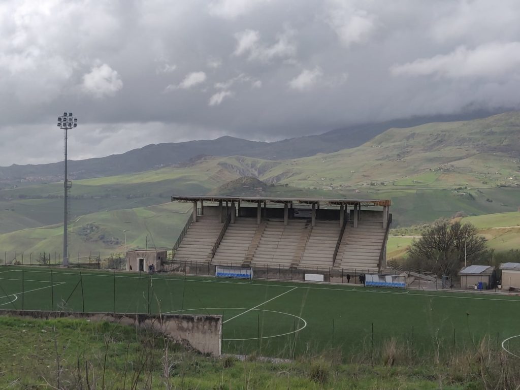 Saranno riaperti in sicurezza gli spalti del campo di SS. Trinita’  a Fasano’