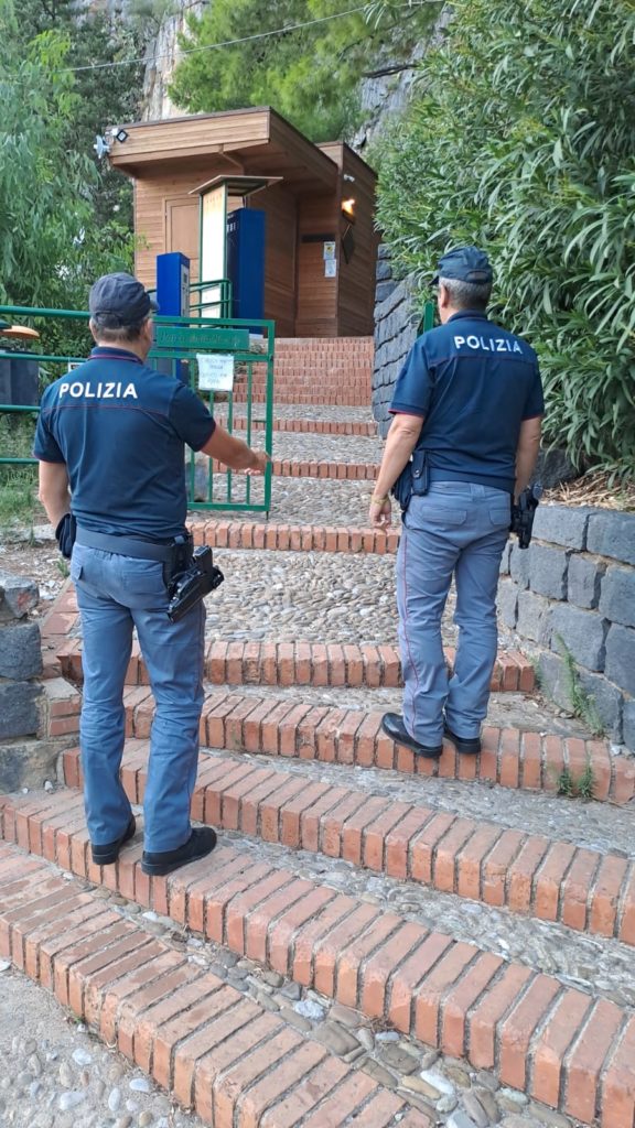 Cefalu’,la Polizia salva due turiste minacciate dai cinghiali, durante una escursione sulla rocca