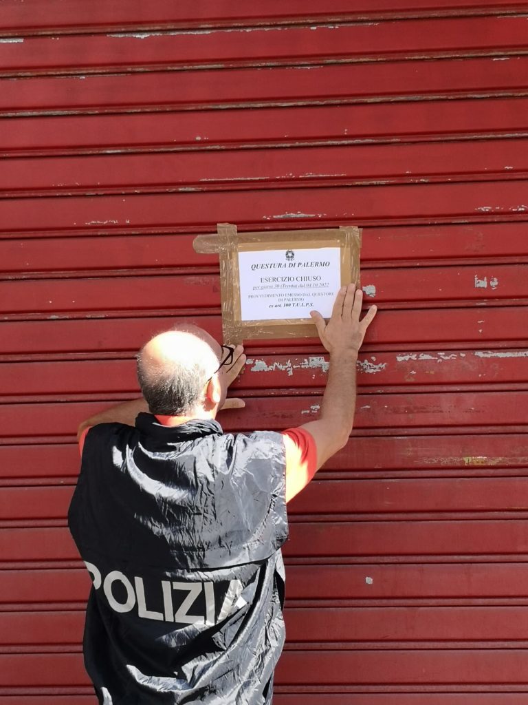 Disordini dentro e fuori una discoteca, il Questore sospende la licenza