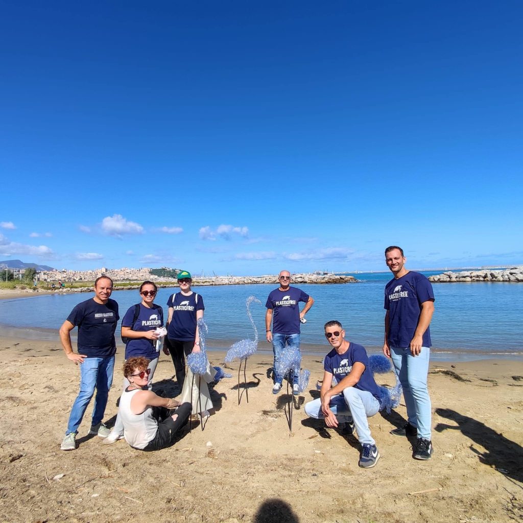 Plastic free. Ripulita la spiaggia di C.da Tonnarella