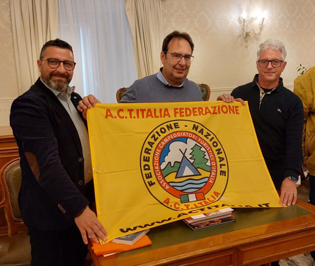 A Gangi la bandiera gialla per l’accoglienza ai camperisti