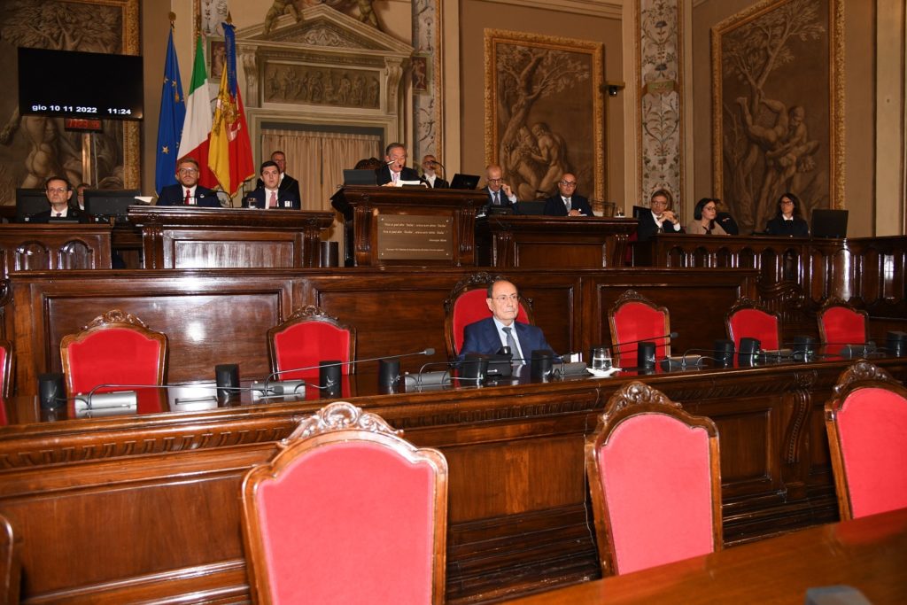 Parlamento regionale, il governatore Schifani alla seduta d’insediamento dell’Ars