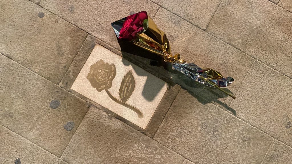 25 Novembre, Petralia Sottana pianta il Fiore di Inciampo