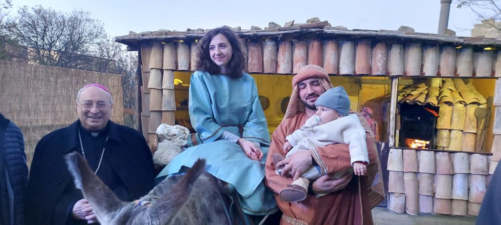 Boom di visitatori nel suggestivo presepe vivente di Montemaggiore Belsito, nel giorno di Santo Stefano