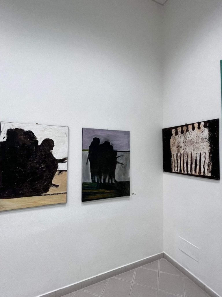Termini Imerese: inaugurata la mostra di pittura<br>“Clandestini” di Michele Iacono