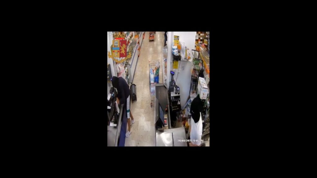 La Polizia fa luce su tre  rapine a supermercati  un distributore di carburanti 