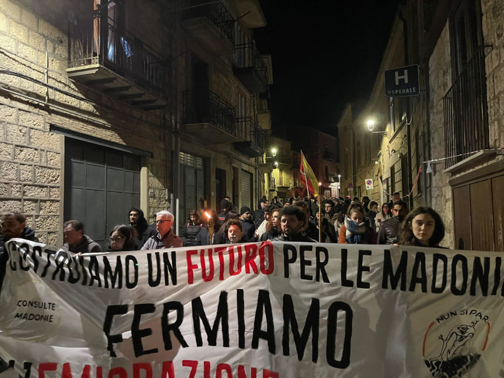 Gli abitanti delle Madonie in piazza a Petralia Soprana per fermare lo spopolamento