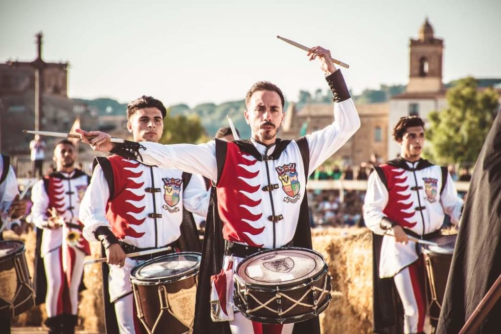 22 dicembre. Sbandieratori di Piazza Armerina per il compleanno di Re Ruggiero II