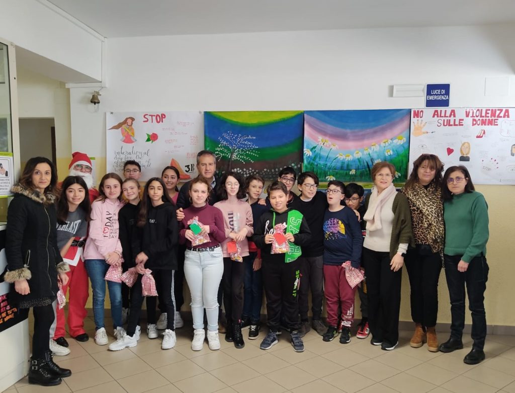 Petralia Soprana. Auguri “ecologici” di Natale dell’Amministrazione Comunale agli alunni