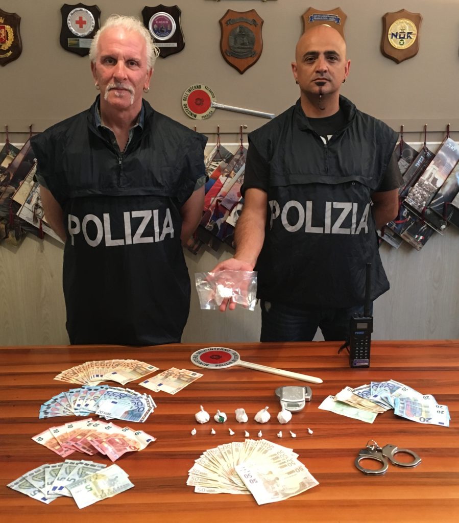 Droga e soldi in casa,arrestato un giovane