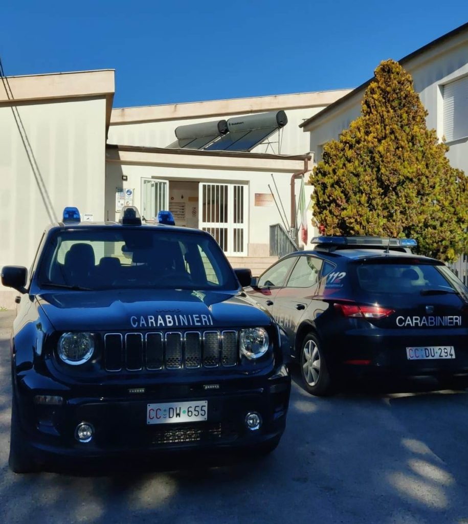 Castellana Sicula,rubati pc portatili e tablet dalla scuola media