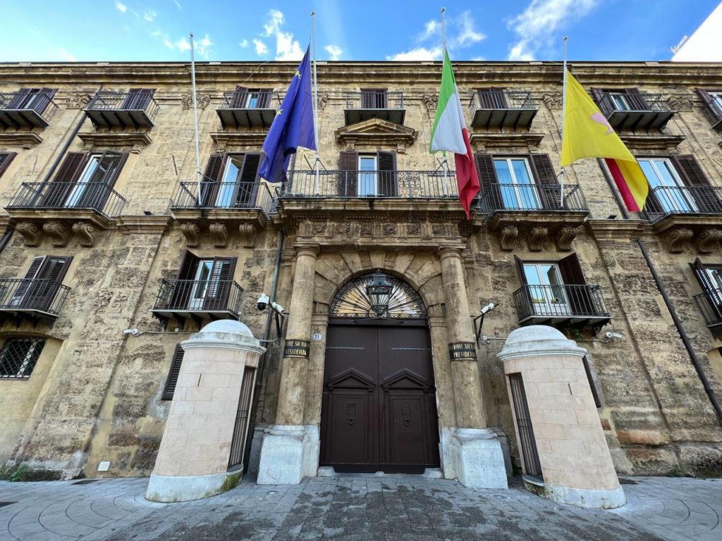 <strong>Biagio Conte, a Palazzo d’Orléans bandiere a mezz’asta sino ai funerali </strong>