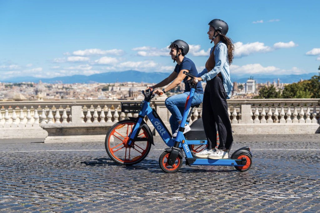 Utenti e utilizzi di bici e monopattini elettrici. L’azienda Dott raddoppia