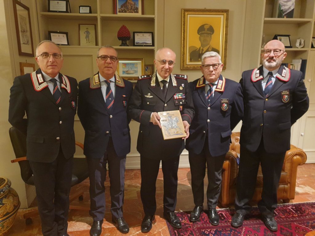 <strong>CARABINIERI: IL GENERALE CASTELLO INCONTRA L’ASSOCIAZIONE NAZIONALE CARABINIERI</strong>
