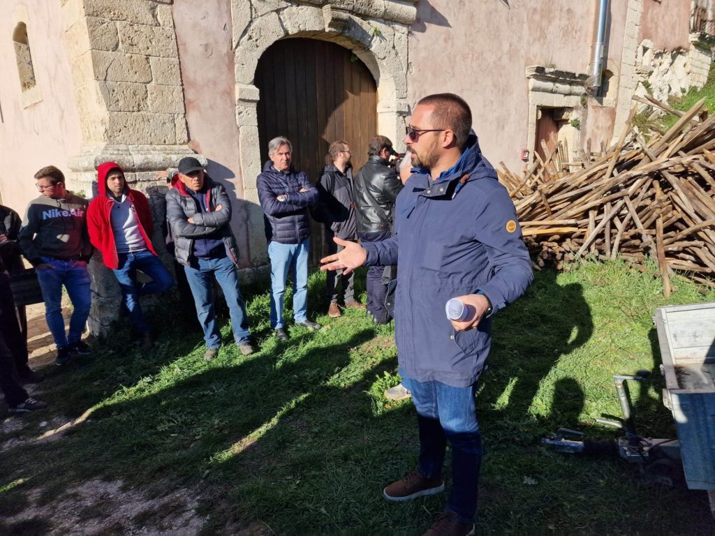Parco Madonie: pali di legno per le aziende agricole colpite dagli incendi