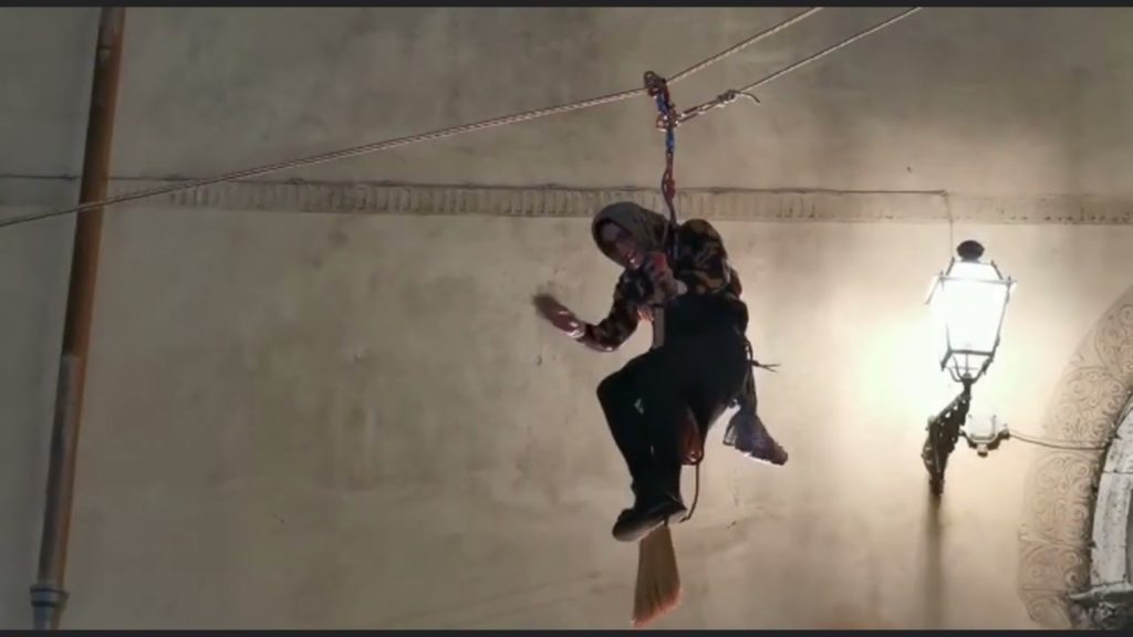 Petralia Sottana, la Befana vien…..dal cielo