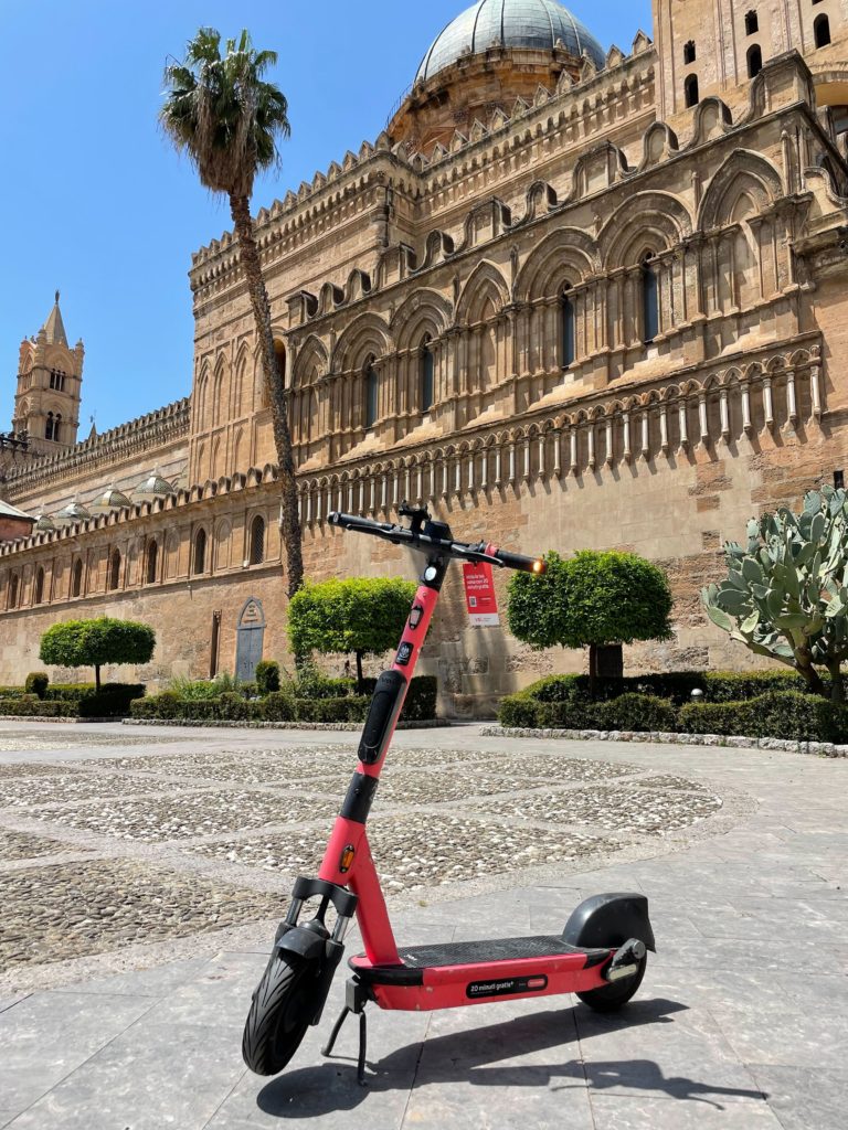 Monopattini a Palermo. 88 mila corse e 185 mila km in 7 mesi