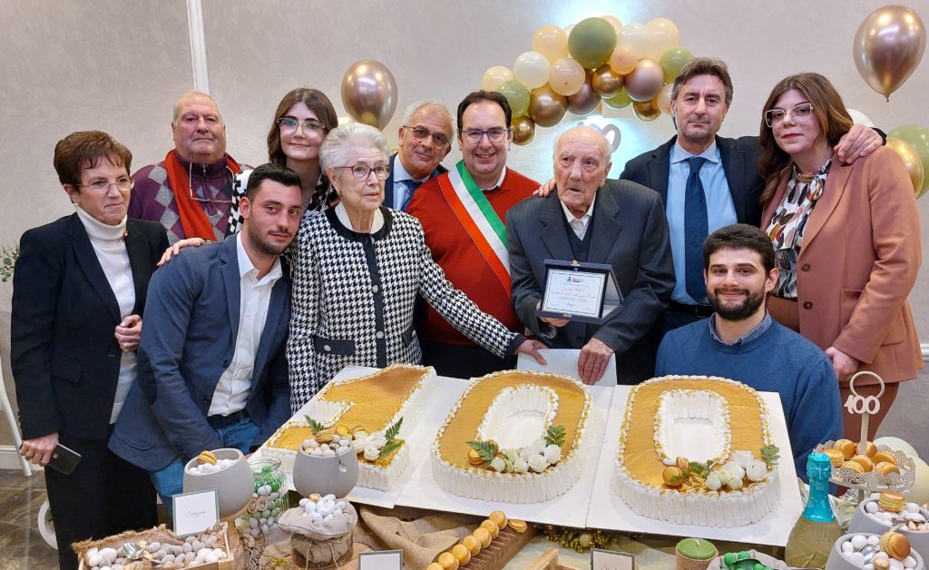 Gangi festeggia i 100 anni di nonno Nino