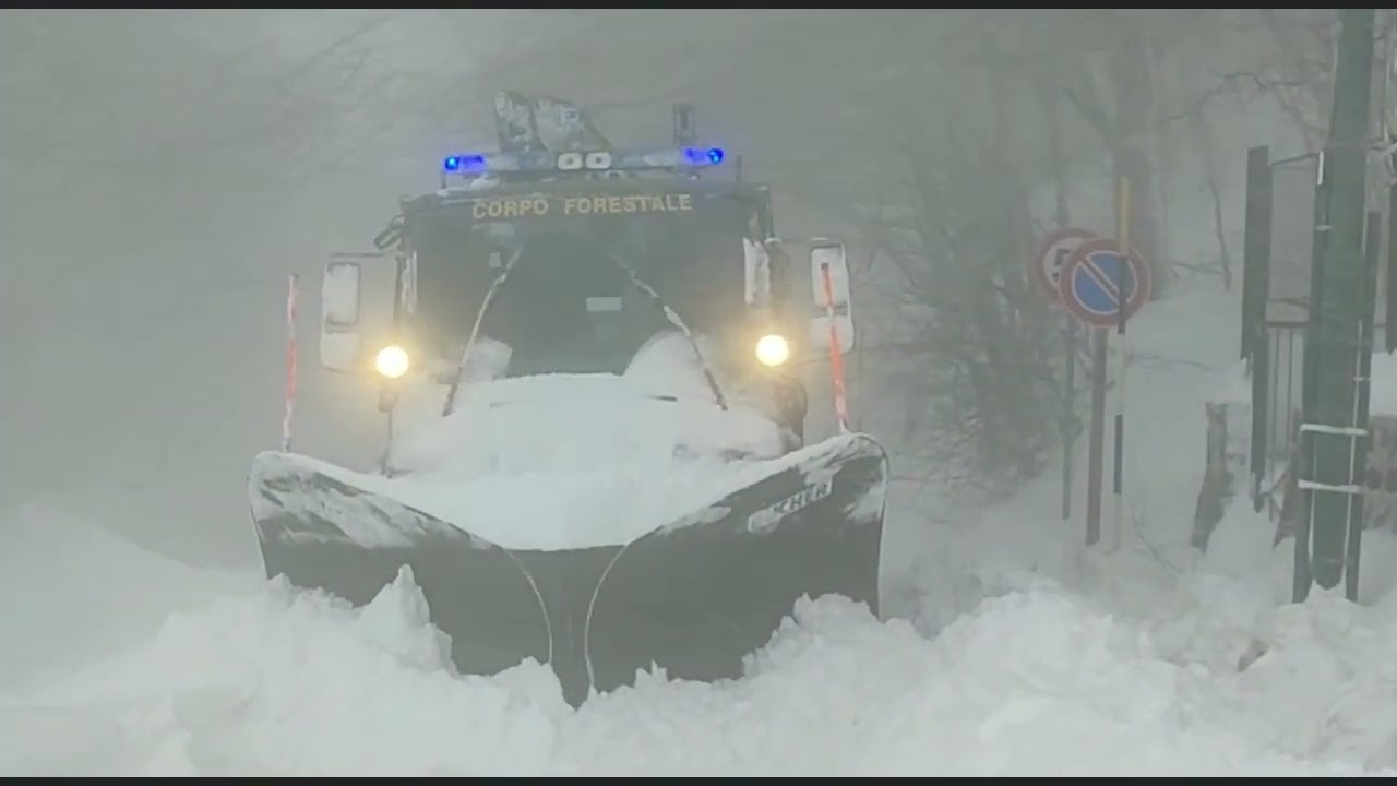 In mezzo alla neve verso Piano Battaglia con i mezzi del Corpo Forestale (video)