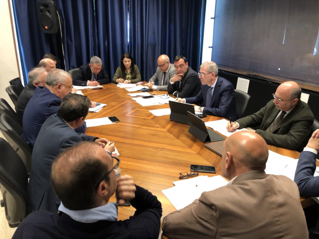 <strong>Aree interne, tavolo con i sindaci convocato dall’assessore Falcone: «Progetti in sicurezza, verifiche su effettive ricadute»</strong>